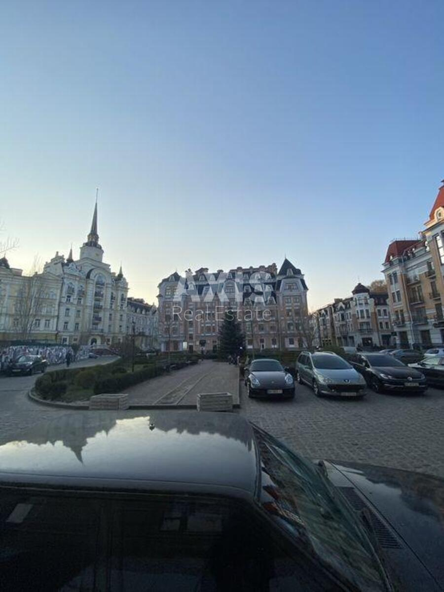 3k apartment vul. Vozdvyzhens'ka 180