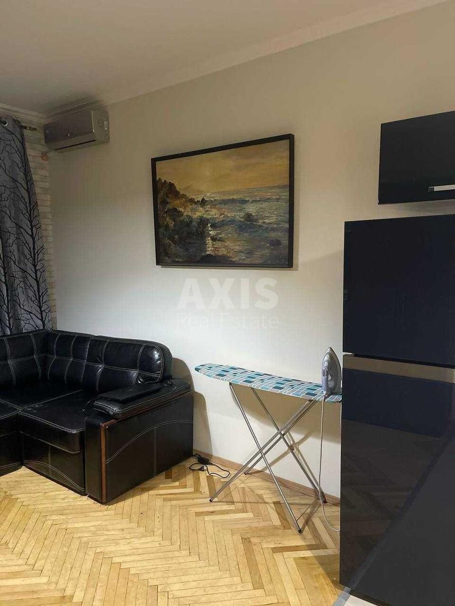 2k apartment vul. Volodymyrs'ka 70