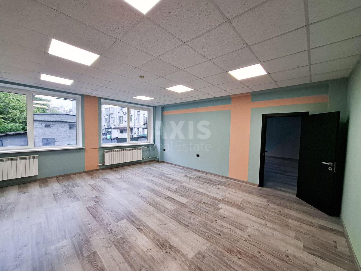 Office bul. Lesi Ukrai'nky 34, 317m20