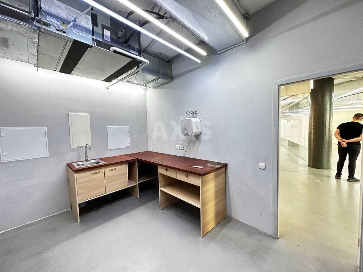 Office bul. Lesi Ukrai'nky 23Б, 400m2567424