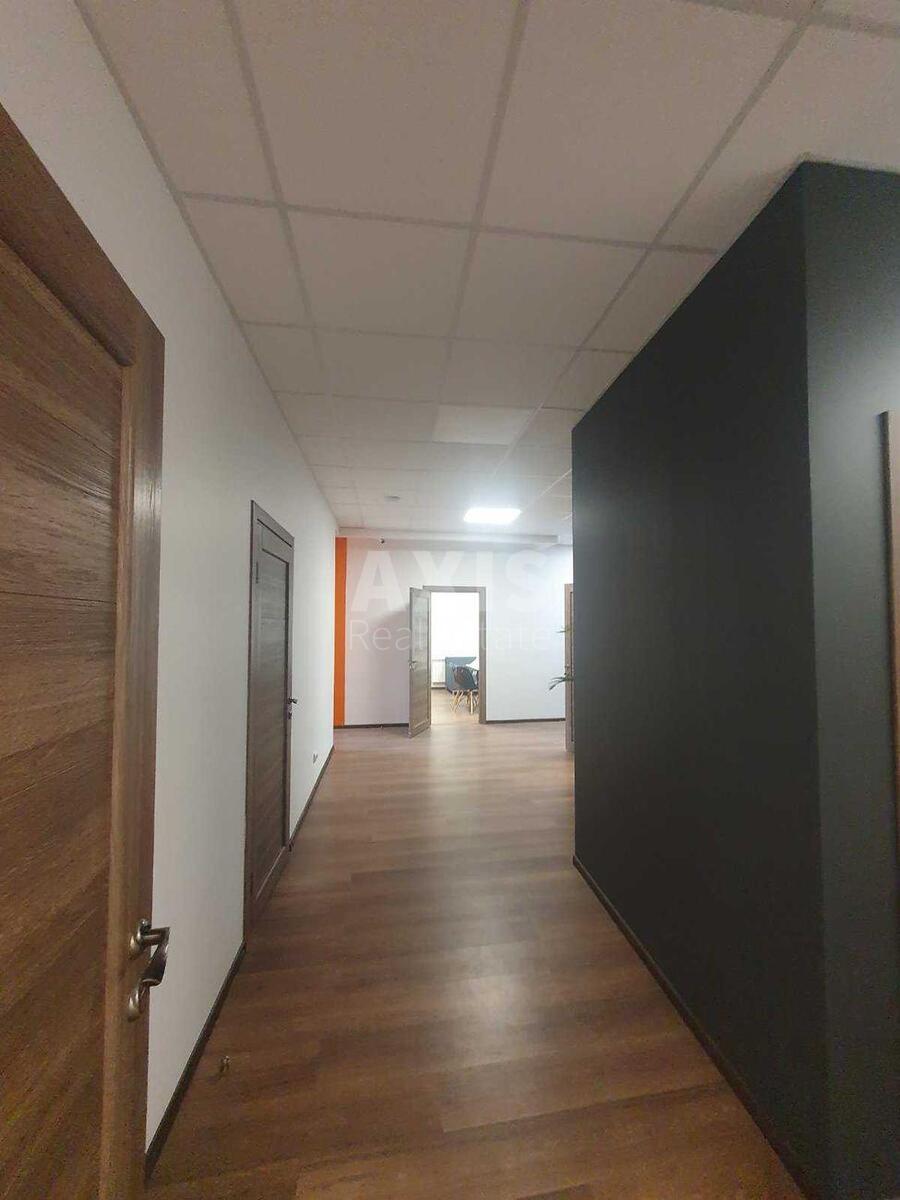 Office vul. Kostjantynivs'ka 75, 218m28