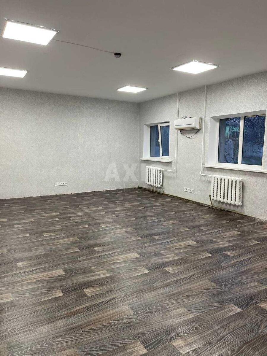 Офіс вул. Героїв Космосу 6А, 47м2