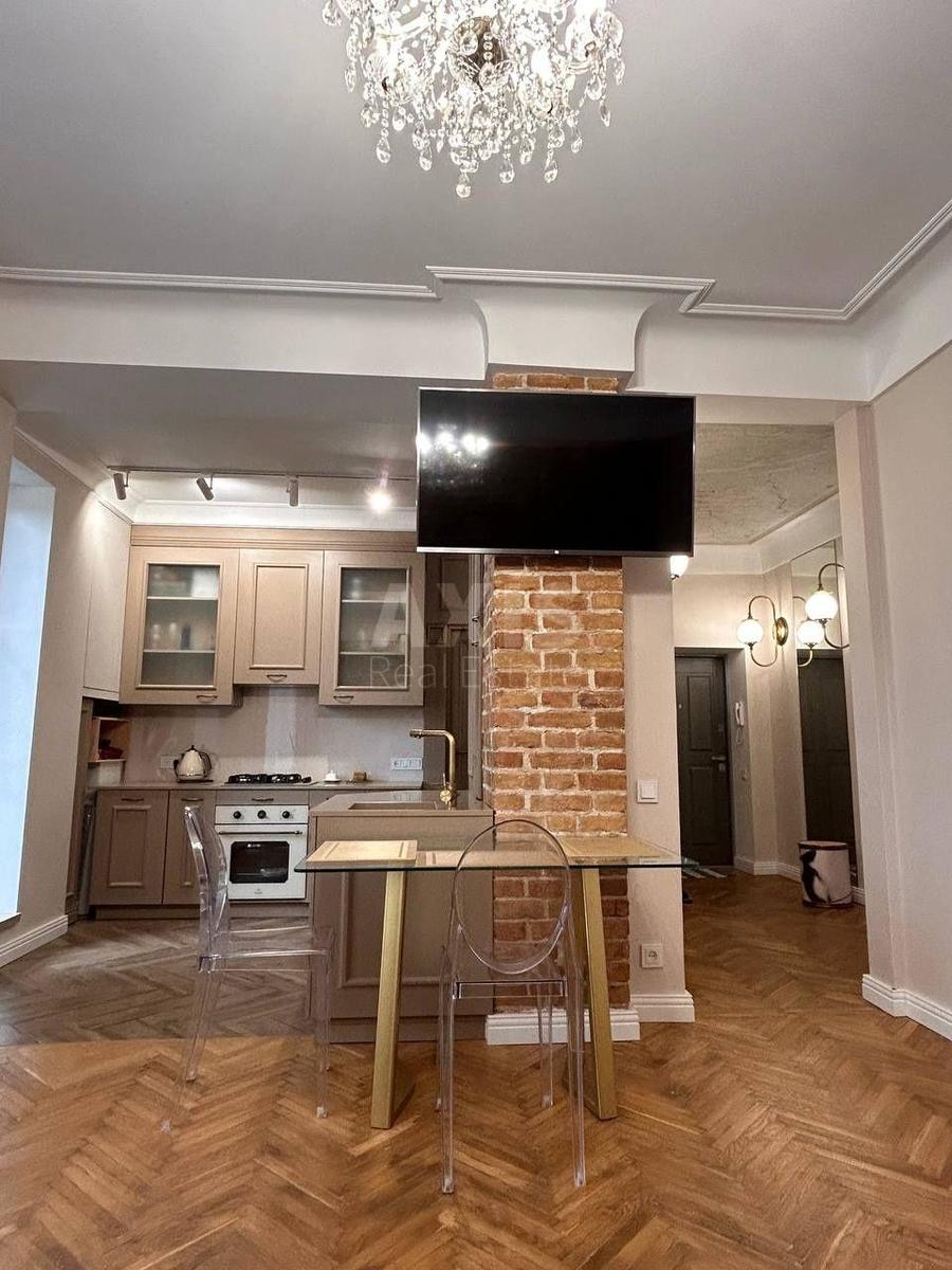 3k apartment vul. Hohlovyh Sim'i' 8
