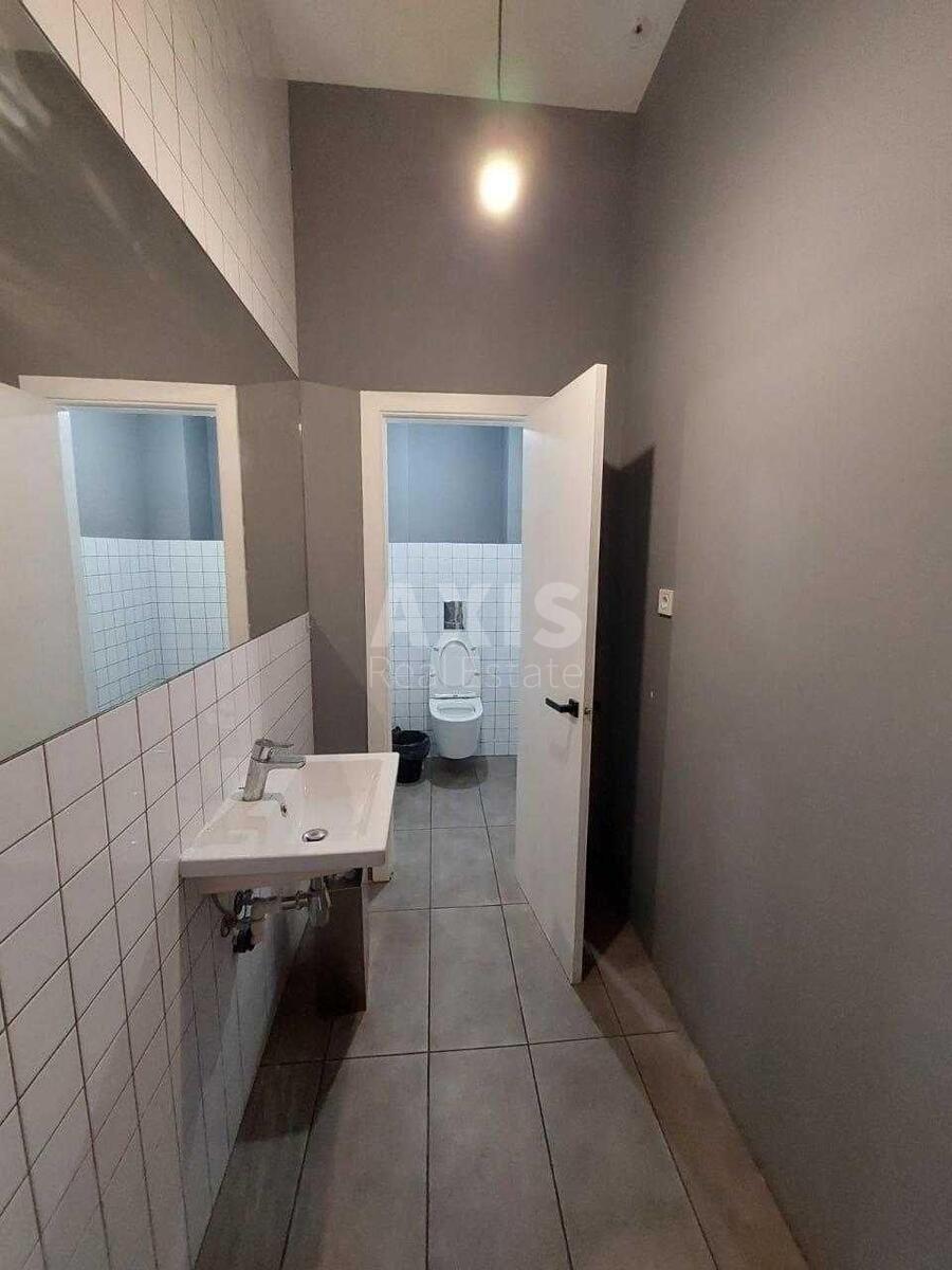 Office vul. Lavrs'ka 16, 213m25