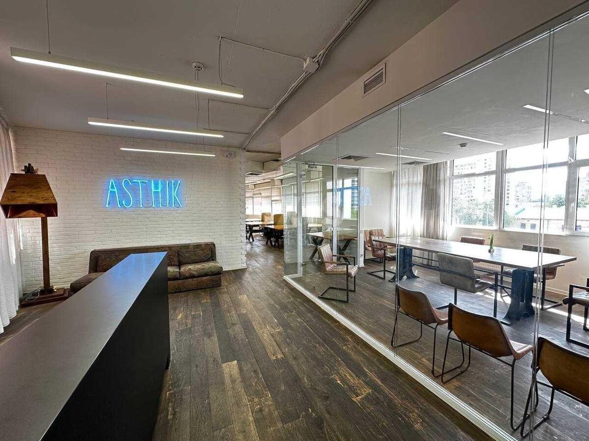 Office bul. Lesi Ukrai'nky 23, 232m257257