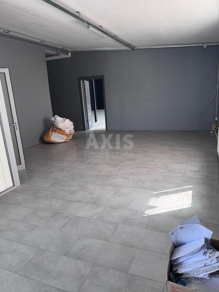 Service object vul. Chervonotkac'ka 59А, 1027m2595699