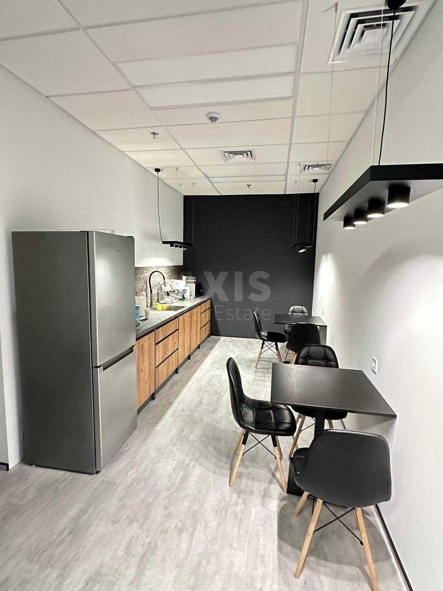 Office vul. Strutyns'kogo Sergija 13/15, 372m26