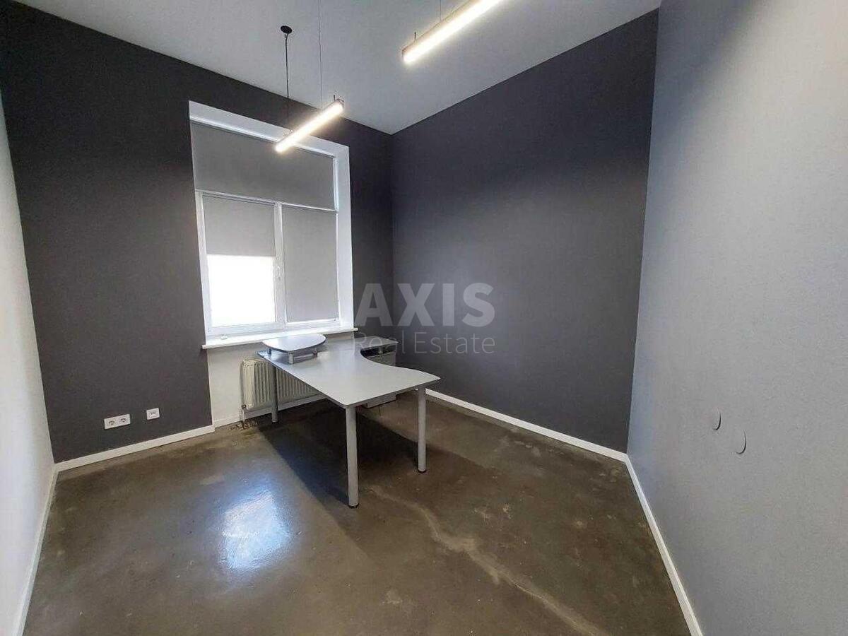 Office vul. Lavrs'ka 16, 213m22