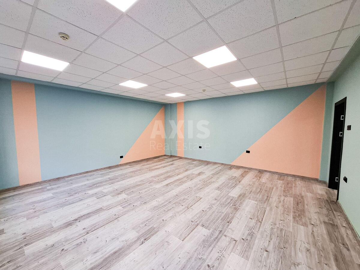 Office bul. Lesi Ukrai'nky 34, 317m21