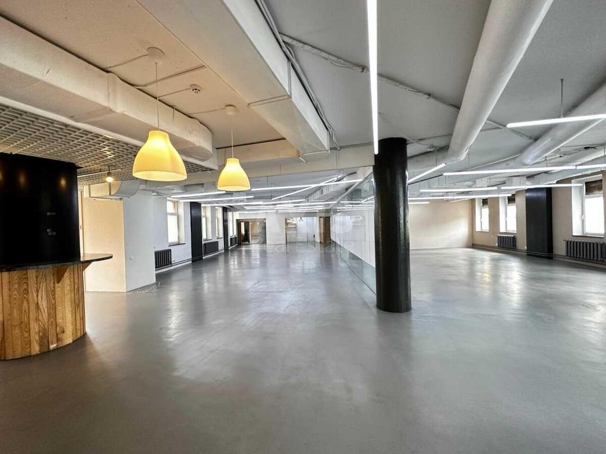Office bul. Lesi Ukrai'nky 23Б, 400m2567425
