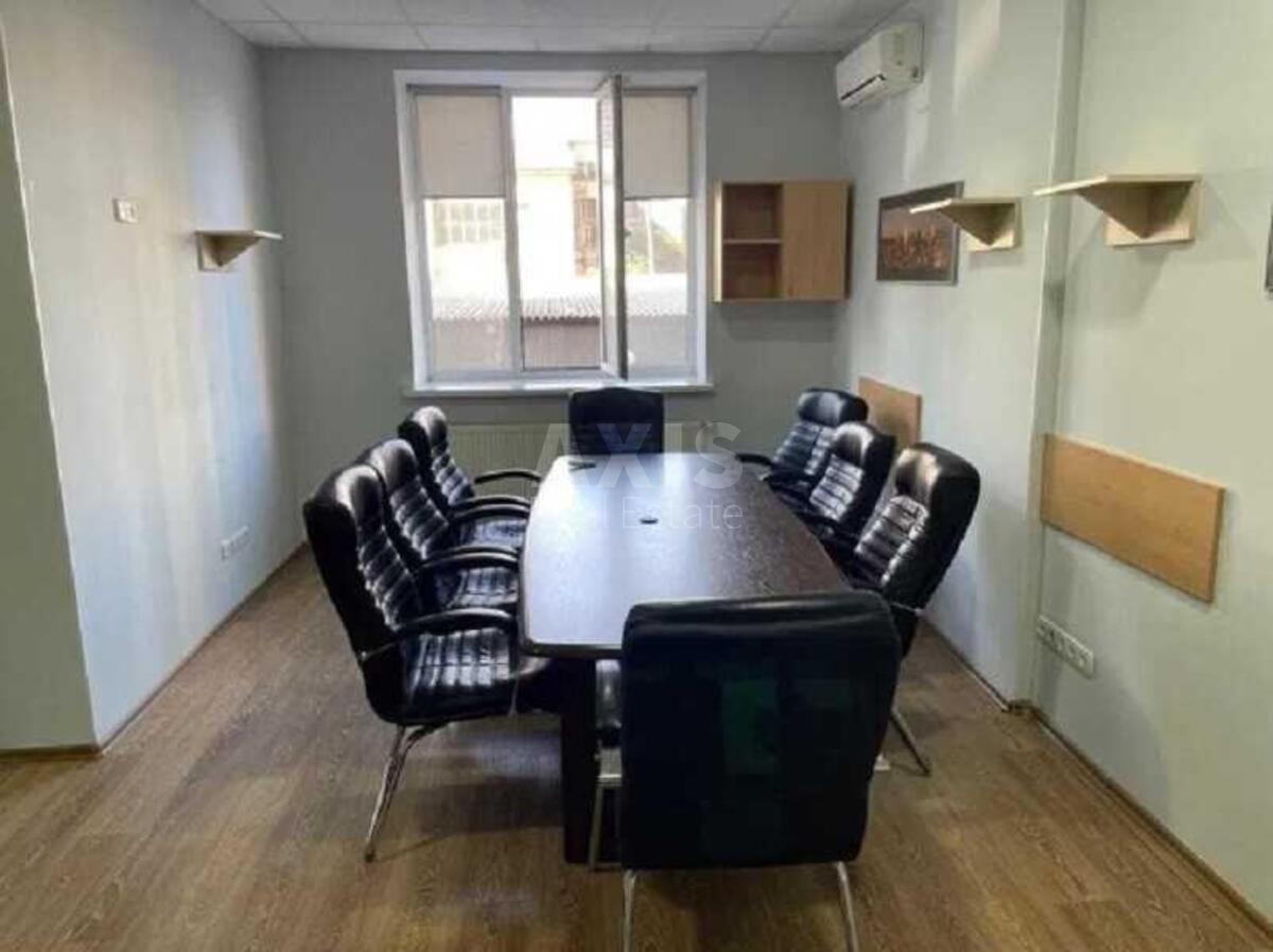 Office vul. Jevgena Konoval'cja 32Г, 177m262326