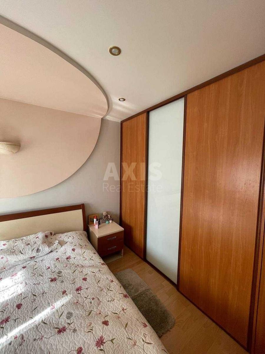 3k apartment vul. Zlatoustivs'ka 44/225