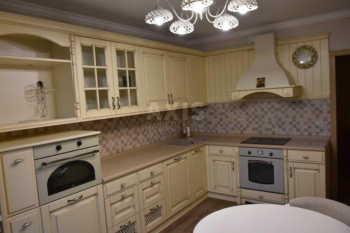 3k apartment vul. Myhajla Maksymovycha 9А