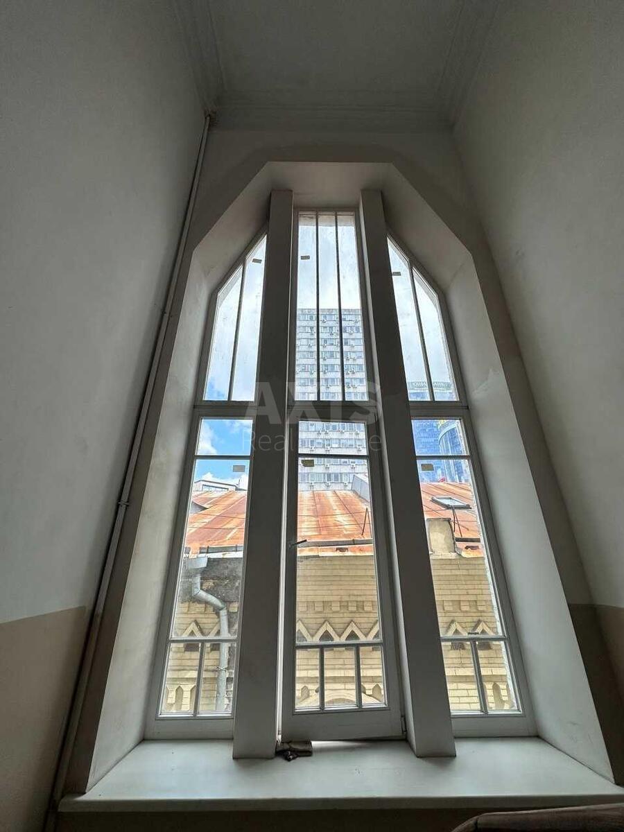 Office vul. Rustaveli Shota 15Б, 135m210