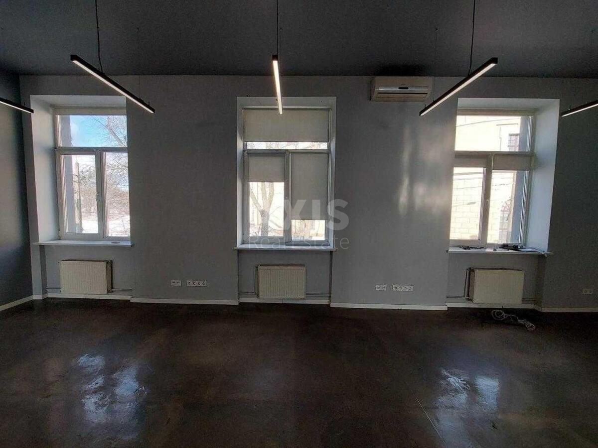 Office vul. Lavrs'ka 16, 213m23
