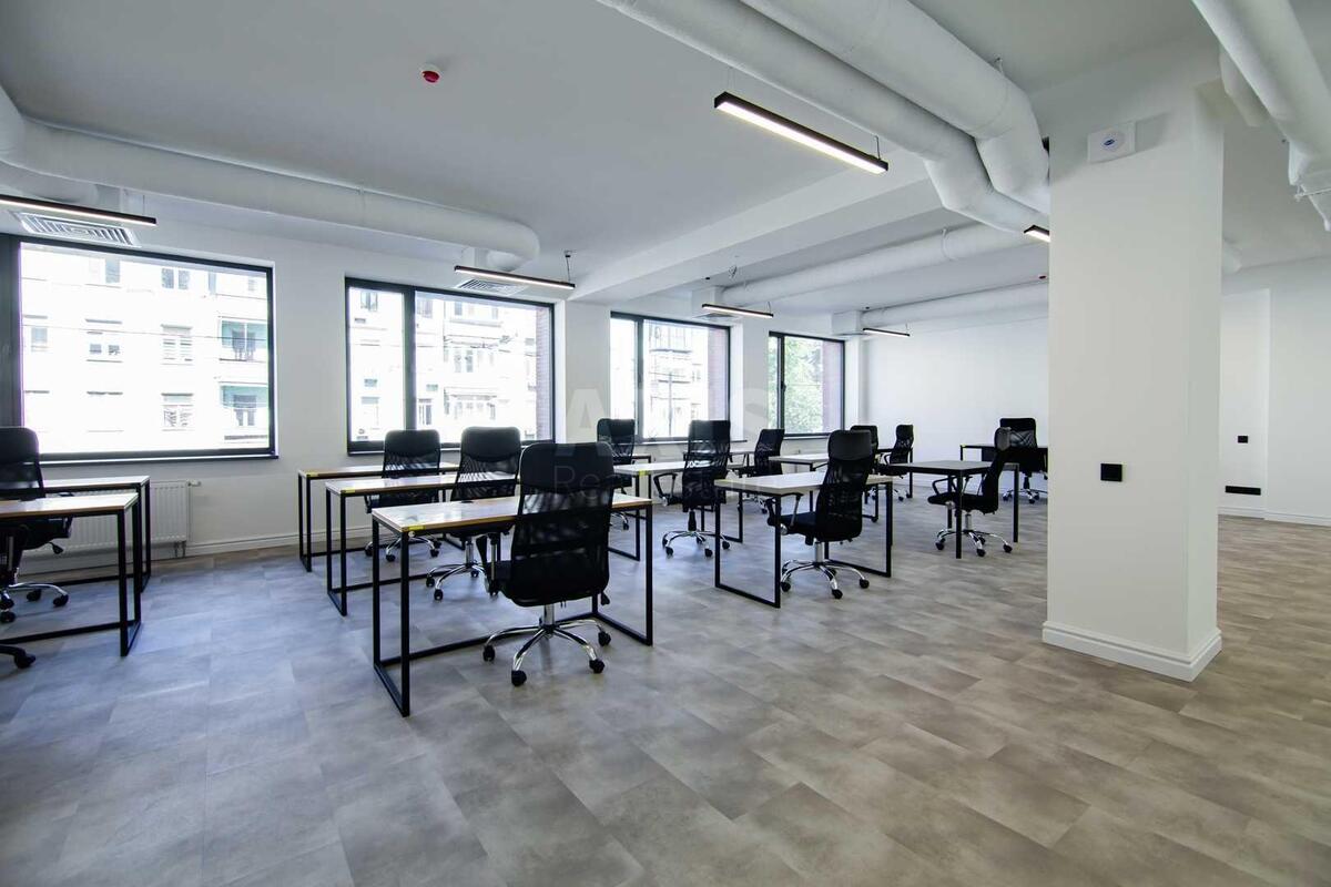 Office vul. Saksagans'kogo 53/80, 560m22