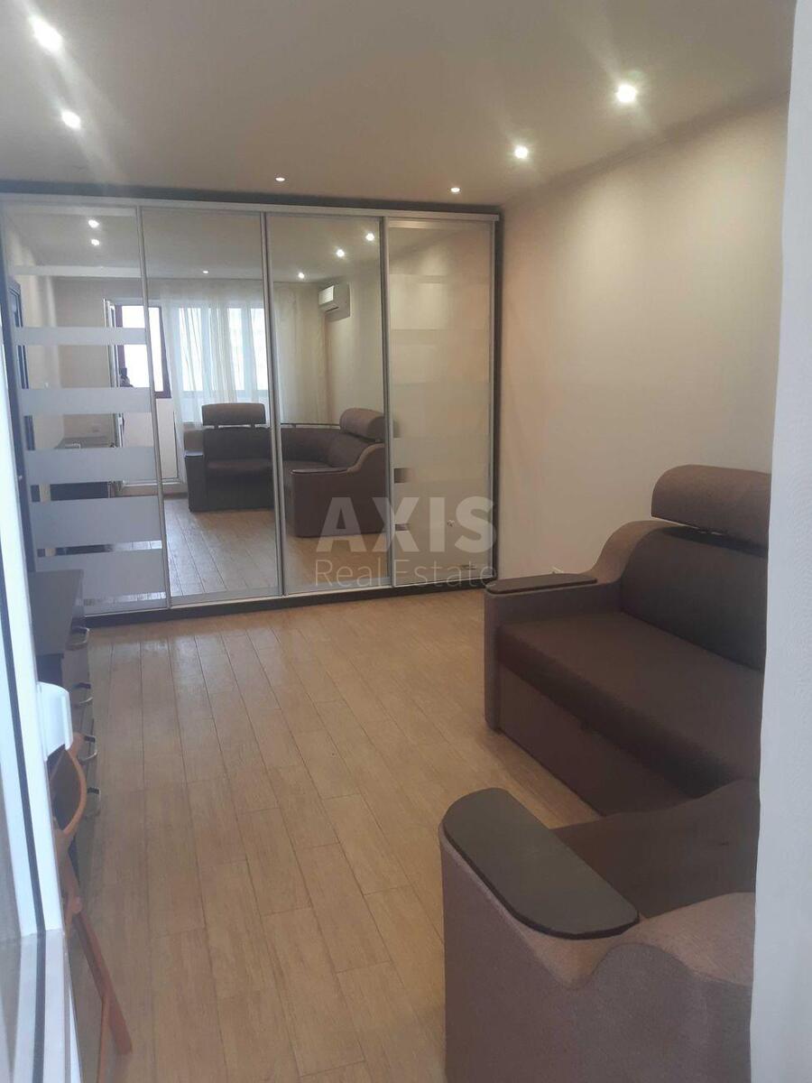 1k apartment pr-t Glushkova Akademika 23599533