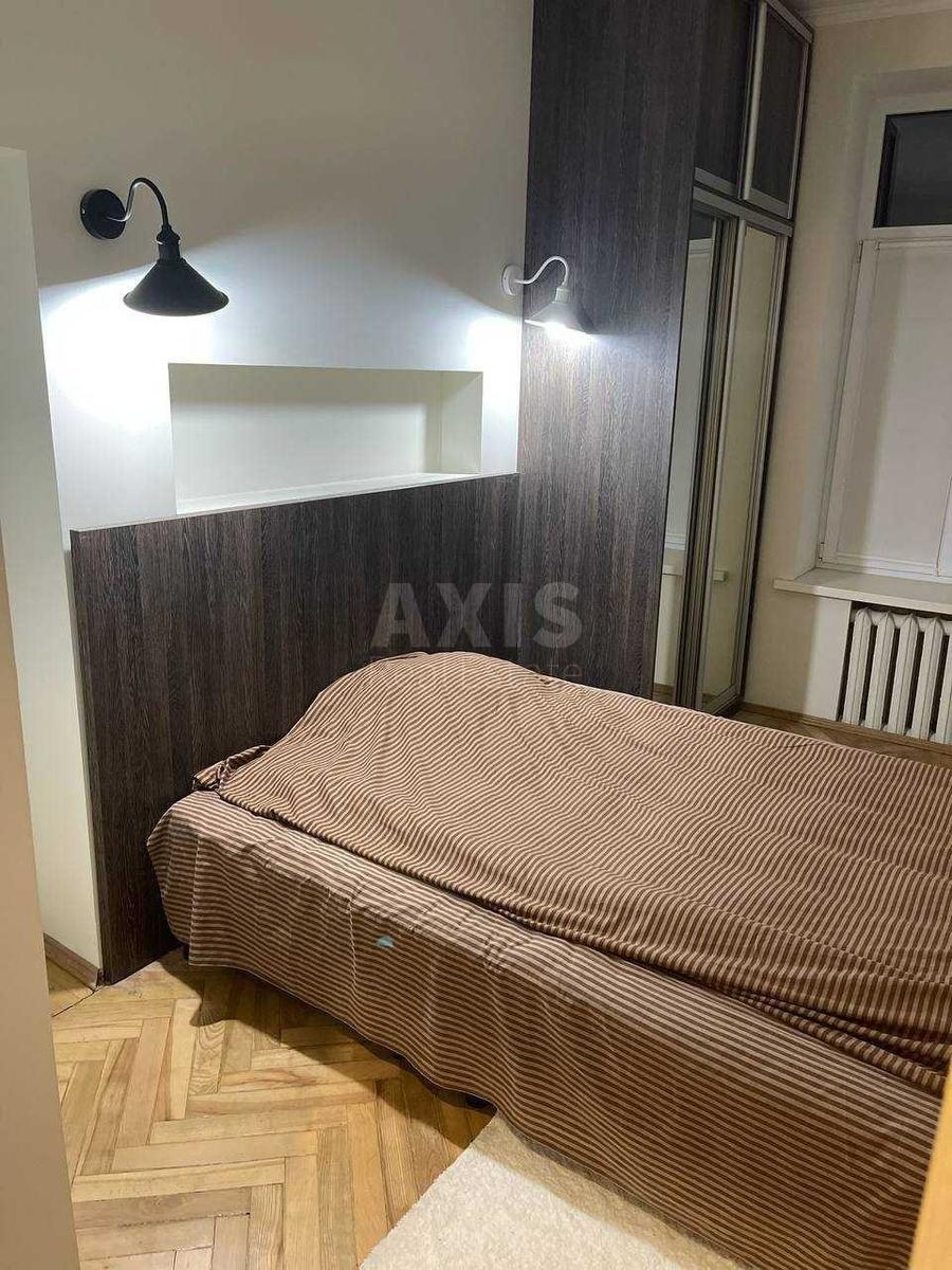 2k apartment vul. Volodymyrs'ka 72