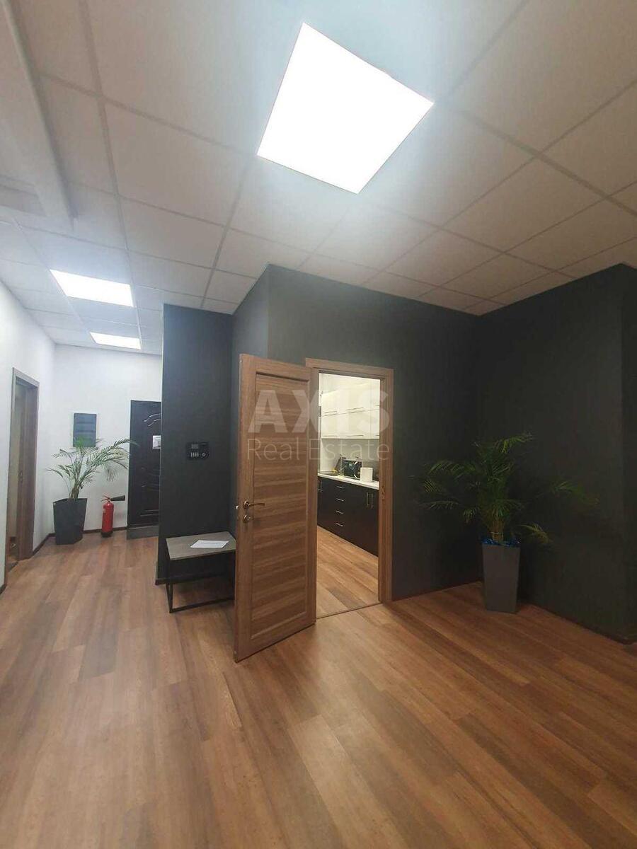 Office vul. Kostjantynivs'ka 75, 218m210
