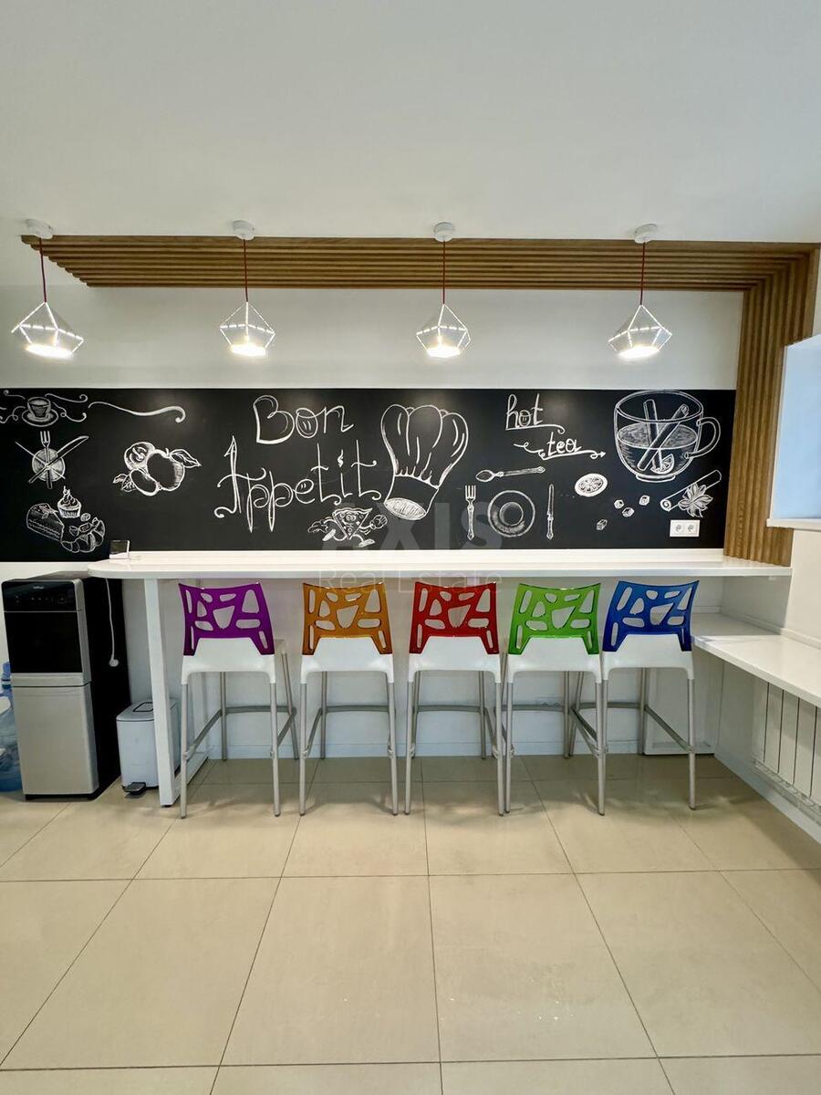 Office vul. Obolons'ka naberezhna 19, 352m210
