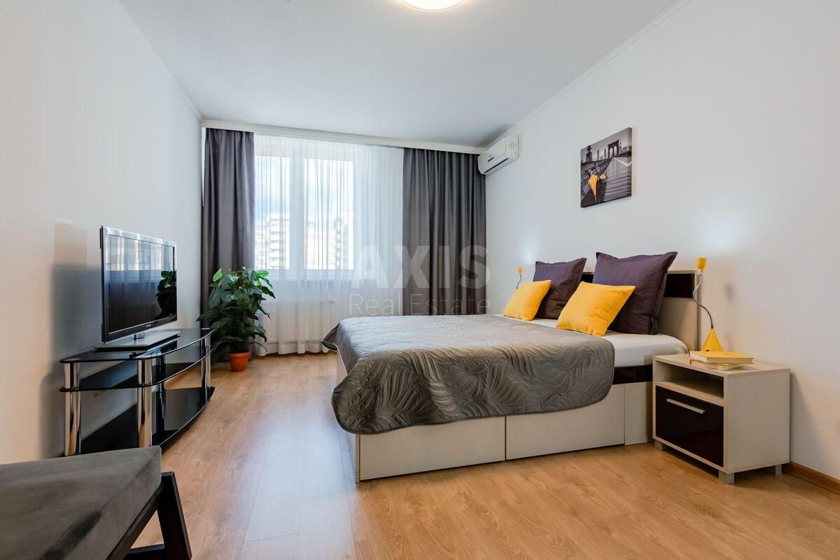 1k apartment vul. Ahmatovoi' Anny 302