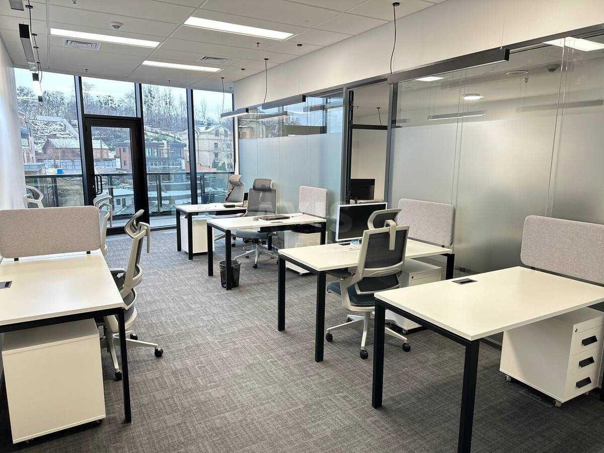 Office vul. Strutyns'kogo Sergija 13/15, 372m28