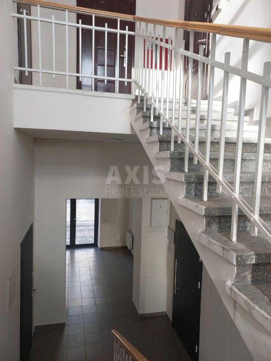 Office vul. Lavrs'ka 16, 213m24