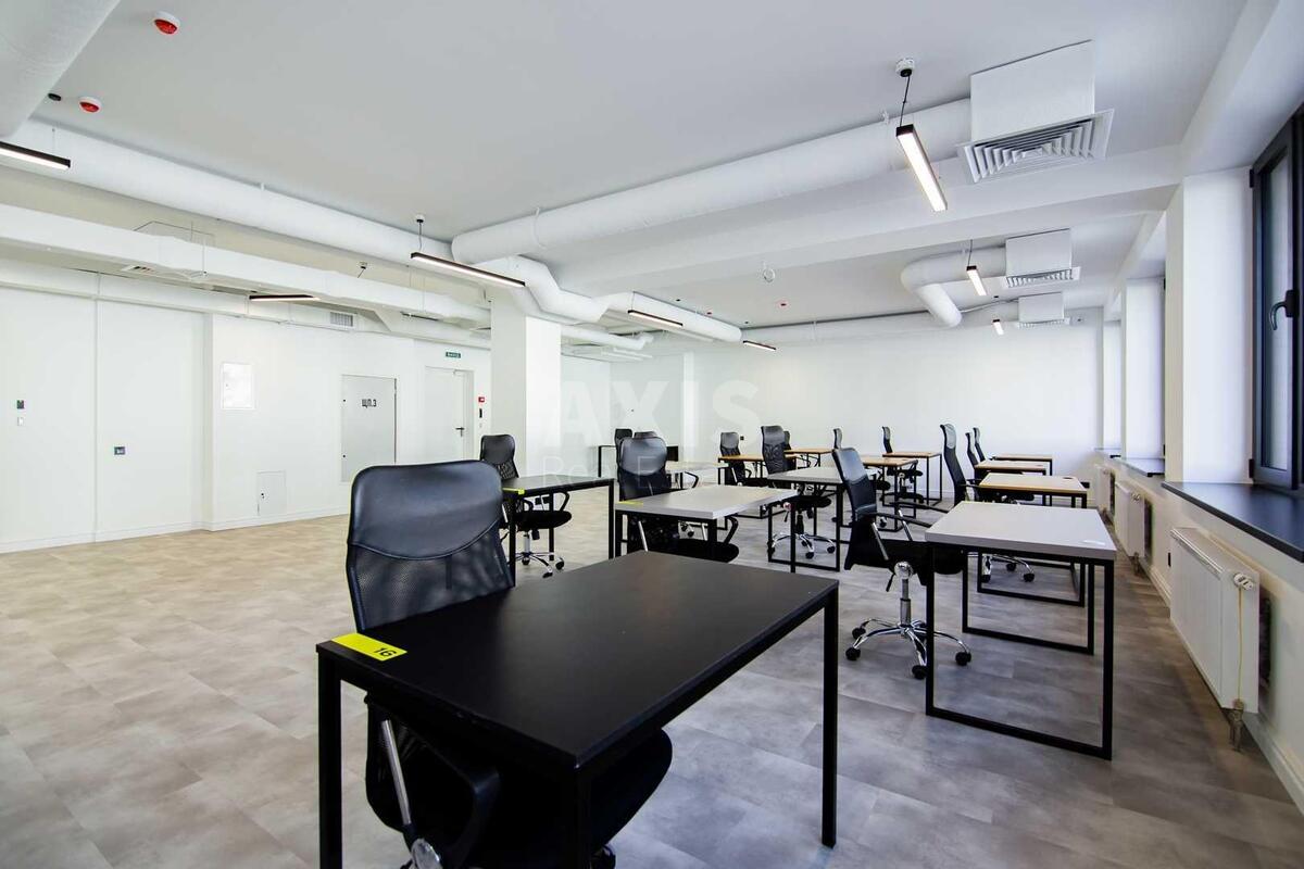 Office vul. Saksagans'kogo 53/80, 560m23