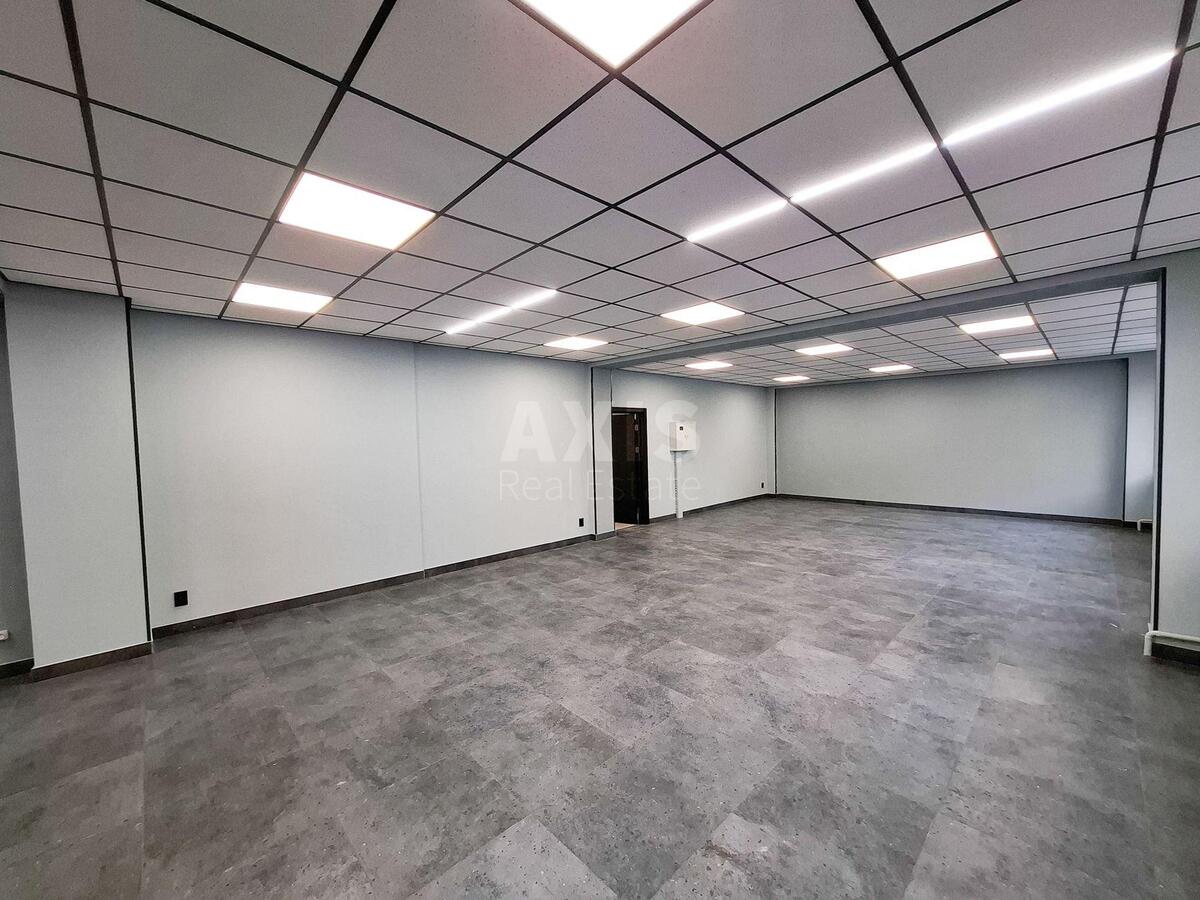 Office bul. Lesi Ukrai'nky 34, 317m23