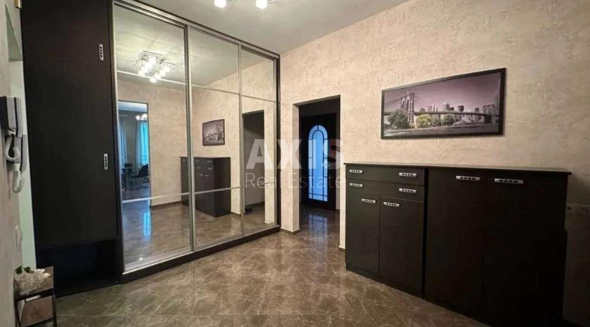 4k apartment vul. Sribnokil's'ka 3А1