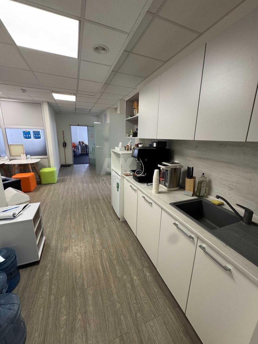 Office vul. Shovkovychna 42/44, 288m23