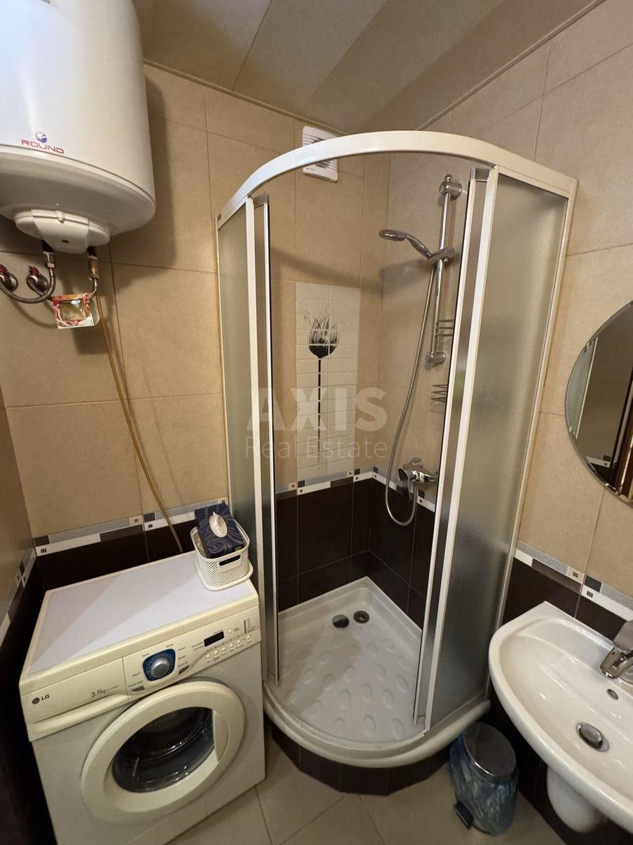 1k apartment uzv. Klovs'kyj 2015
