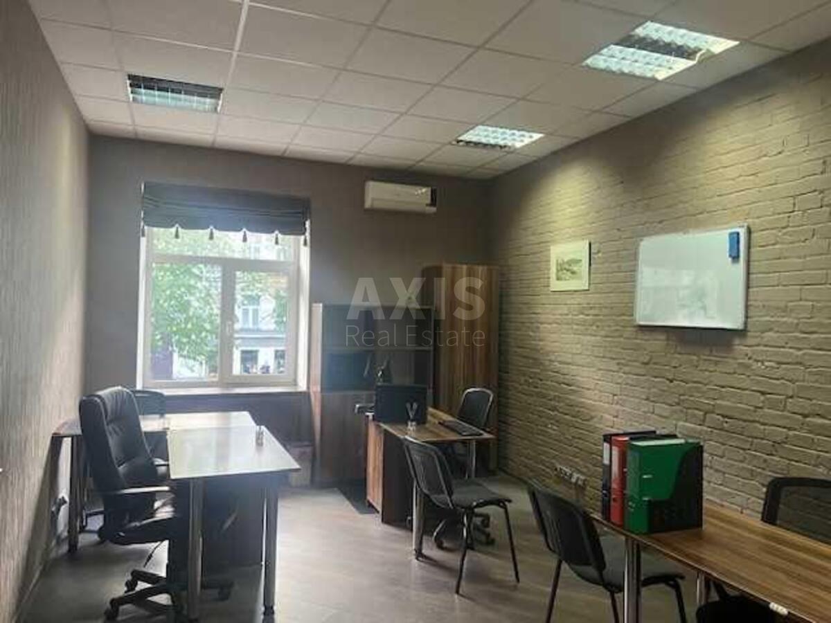 Office vul. Antonovycha 13, 85m20