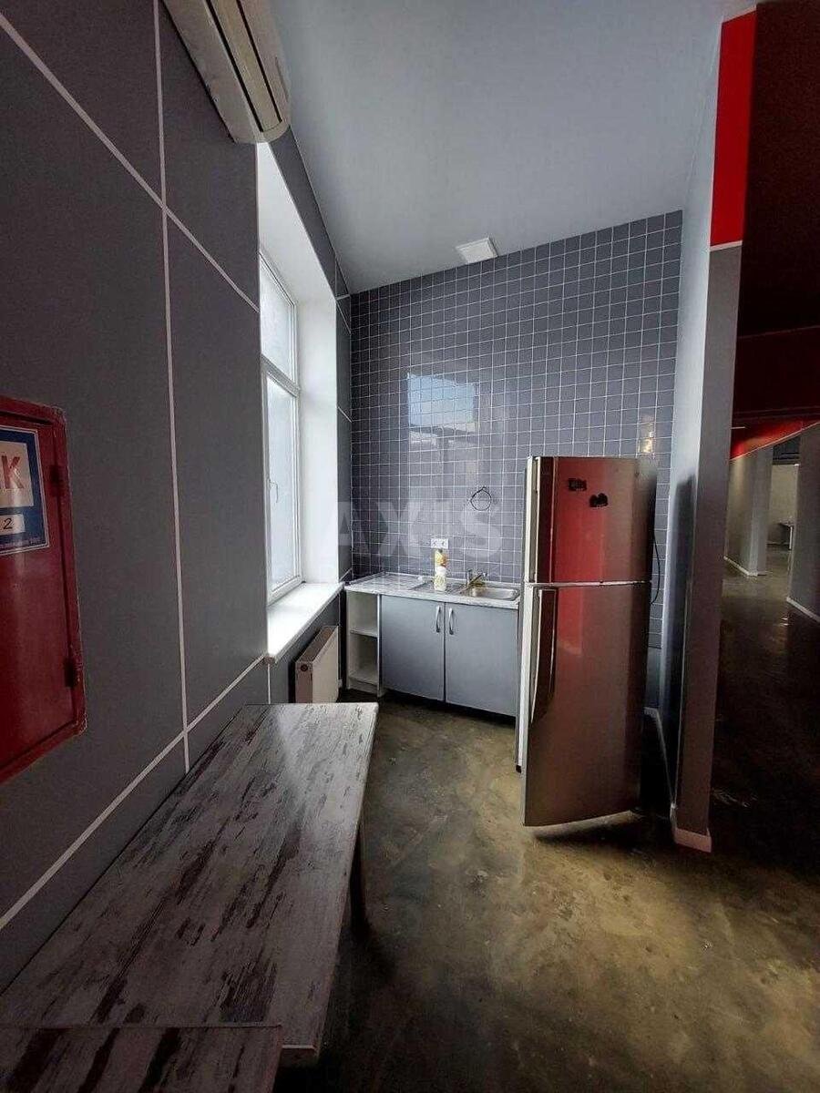 Office vul. Lavrs'ka 16, 213m26