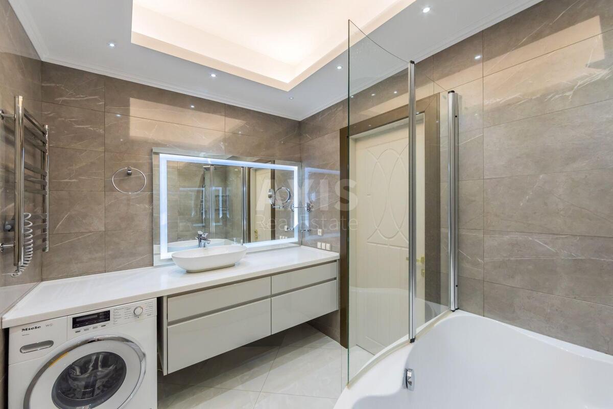 4k apartment vul. Strutyns'kogo Sergija 2640175