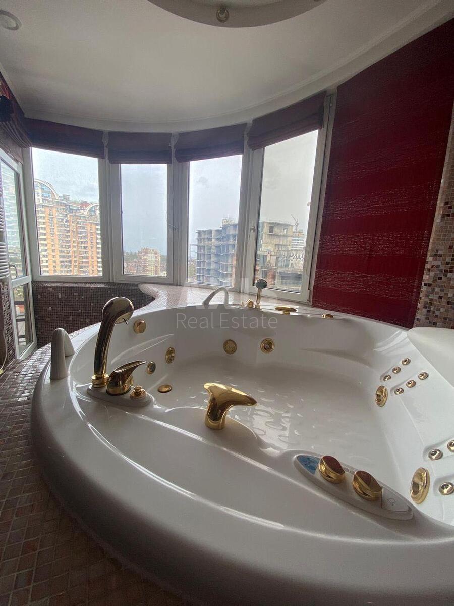 4k apartment vul. Staronavodnyc'ka 135699810