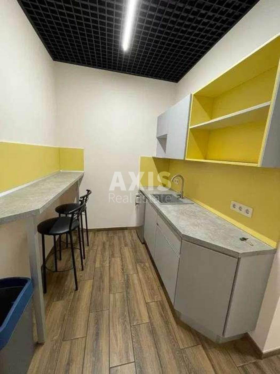 Office vul. Jevgena Konoval'cja 36Е, 120m2301483