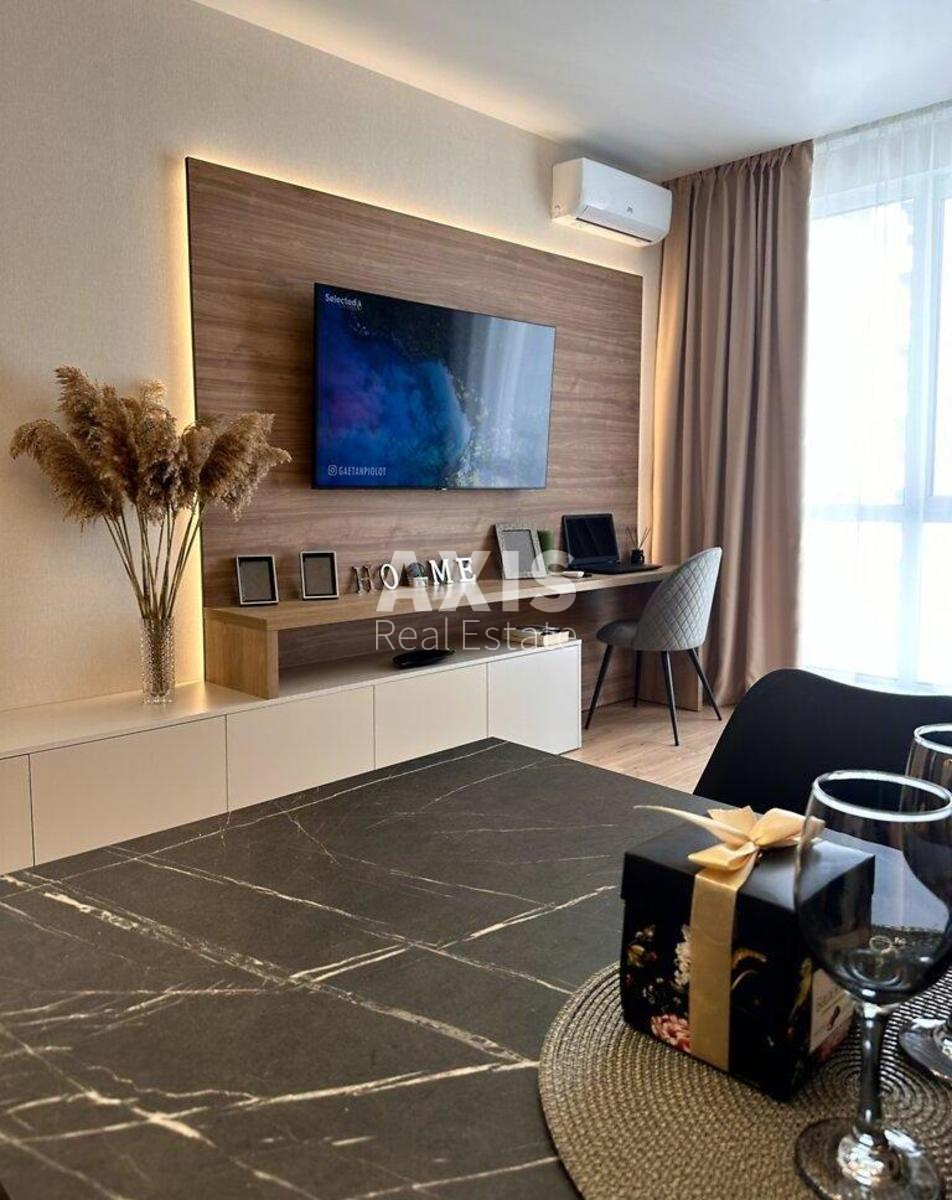 2k apartment vul. Myhajla Maksymovycha 242