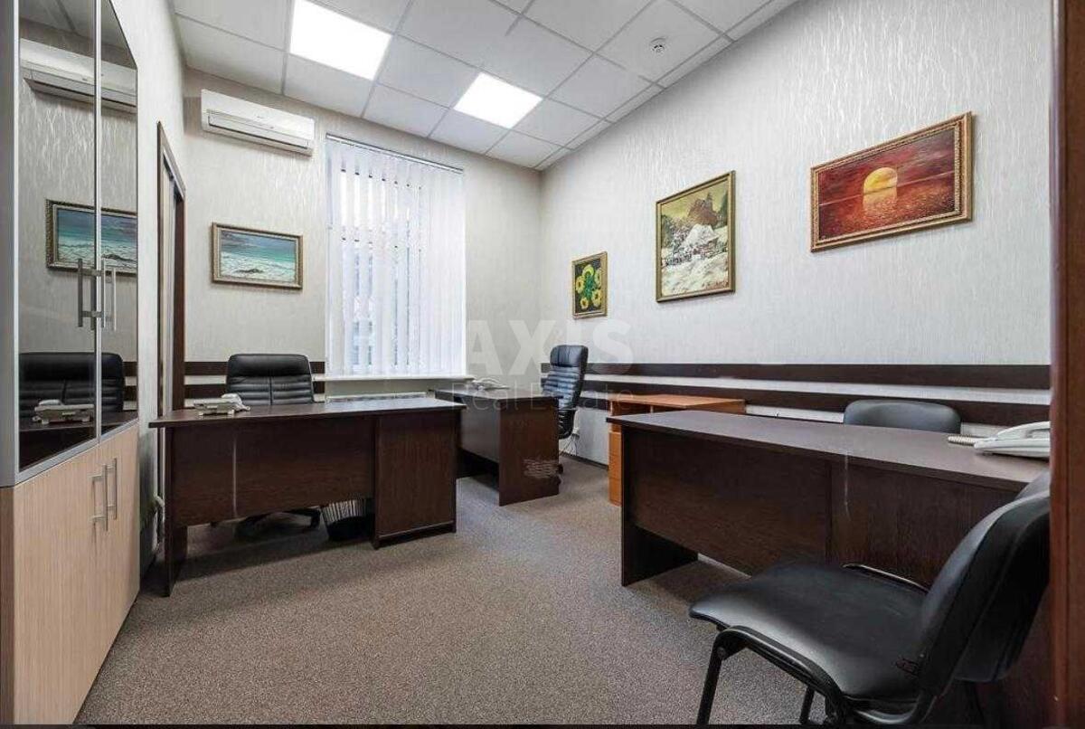 Office vul. Panasa Myrnogo 1, 135m25