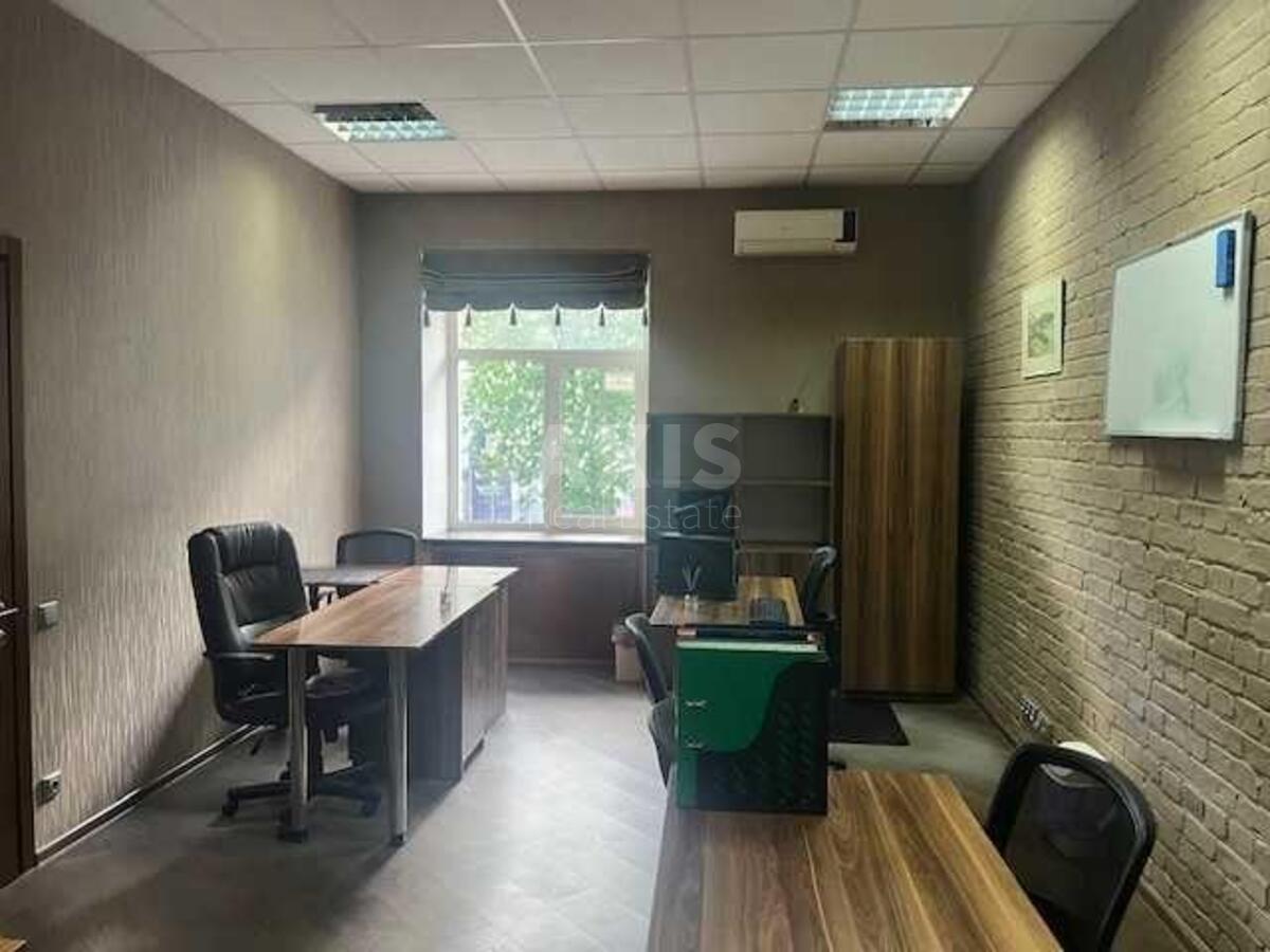 Office vul. Antonovycha 13, 85m21