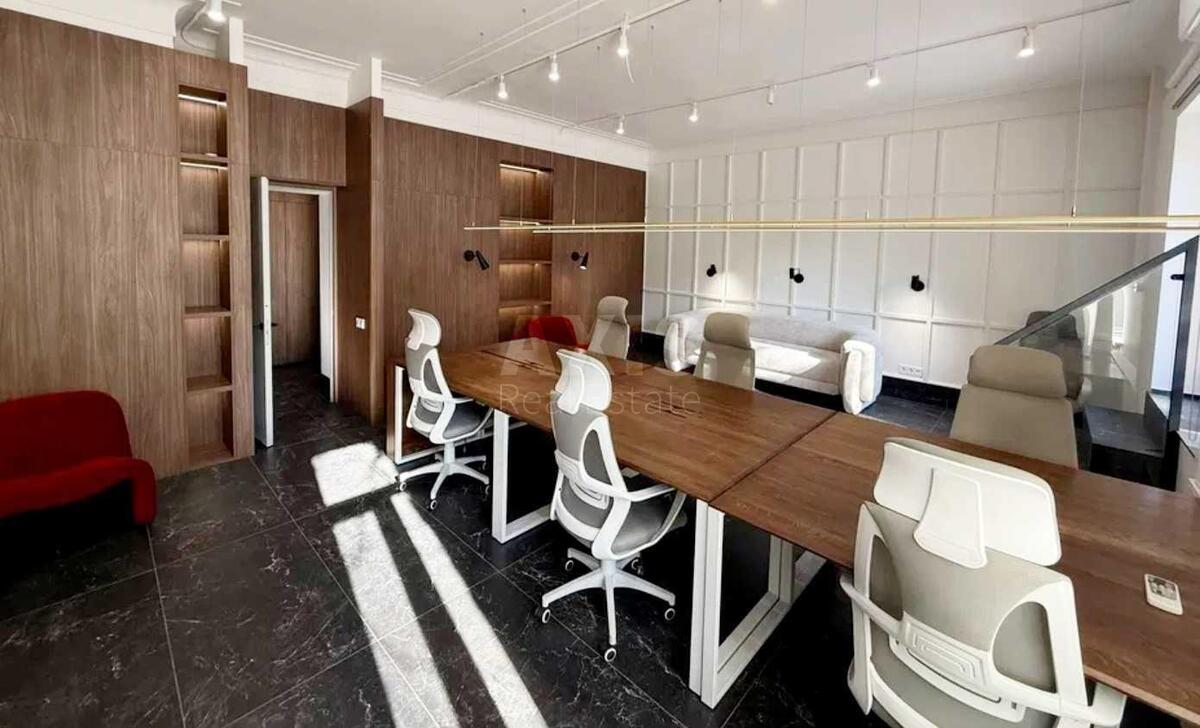 Office vul. Pan'kivs'ka 3, 80m20