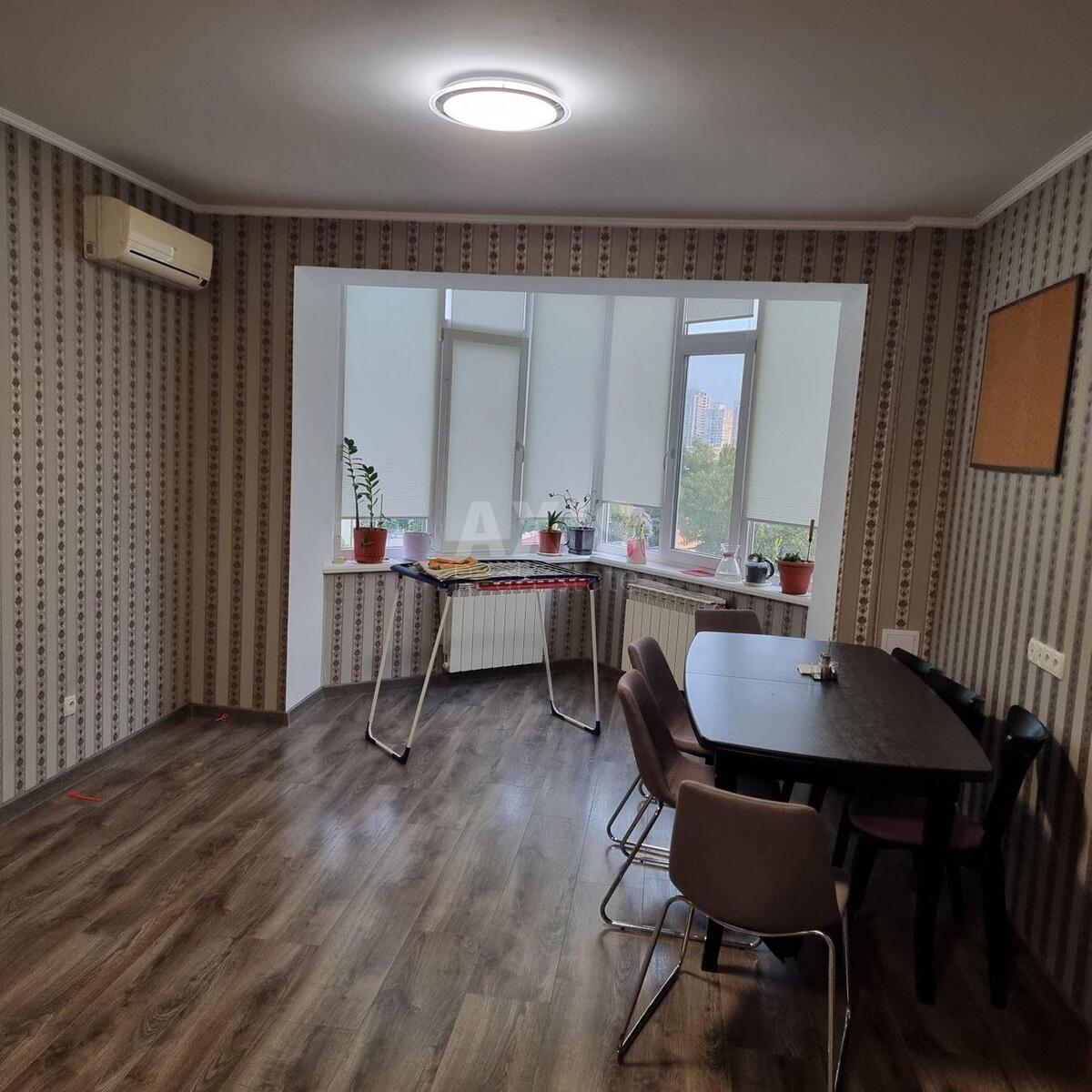 2k apartment vul. Hmel'nyc'ka 102