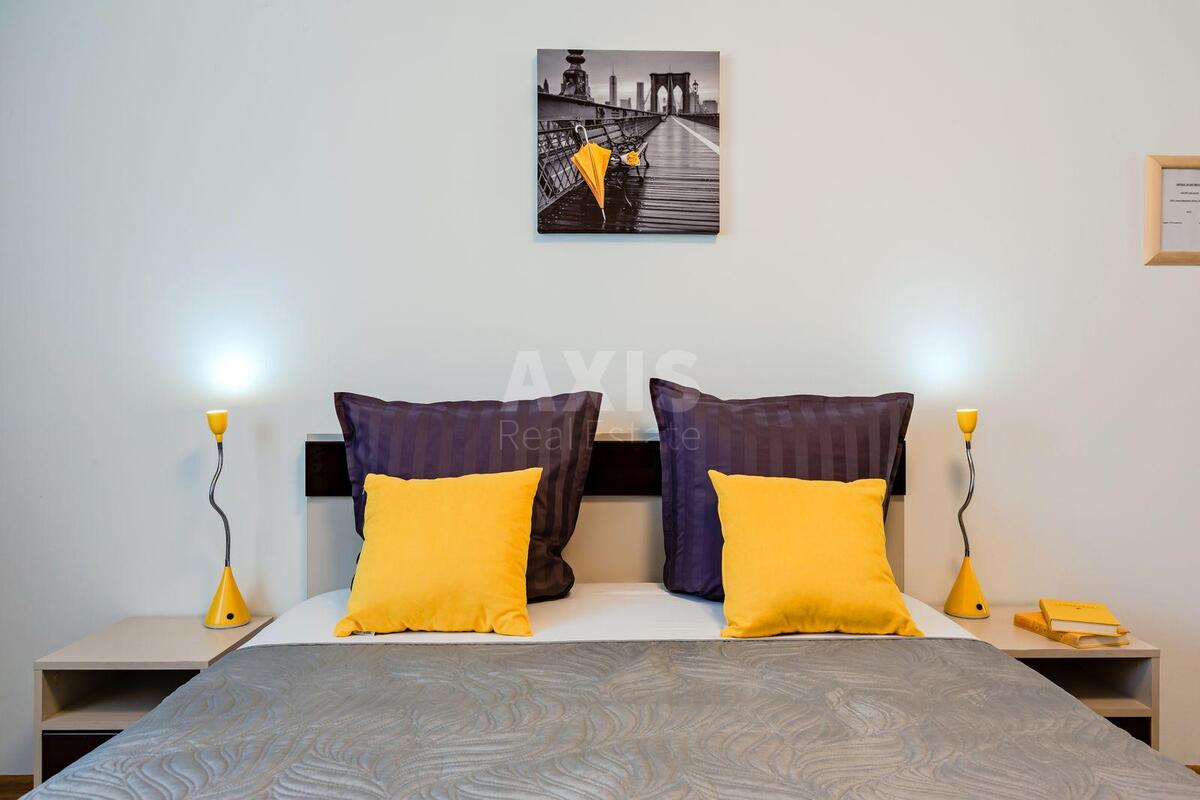 1k apartment vul. Ahmatovoi' Anny 305
