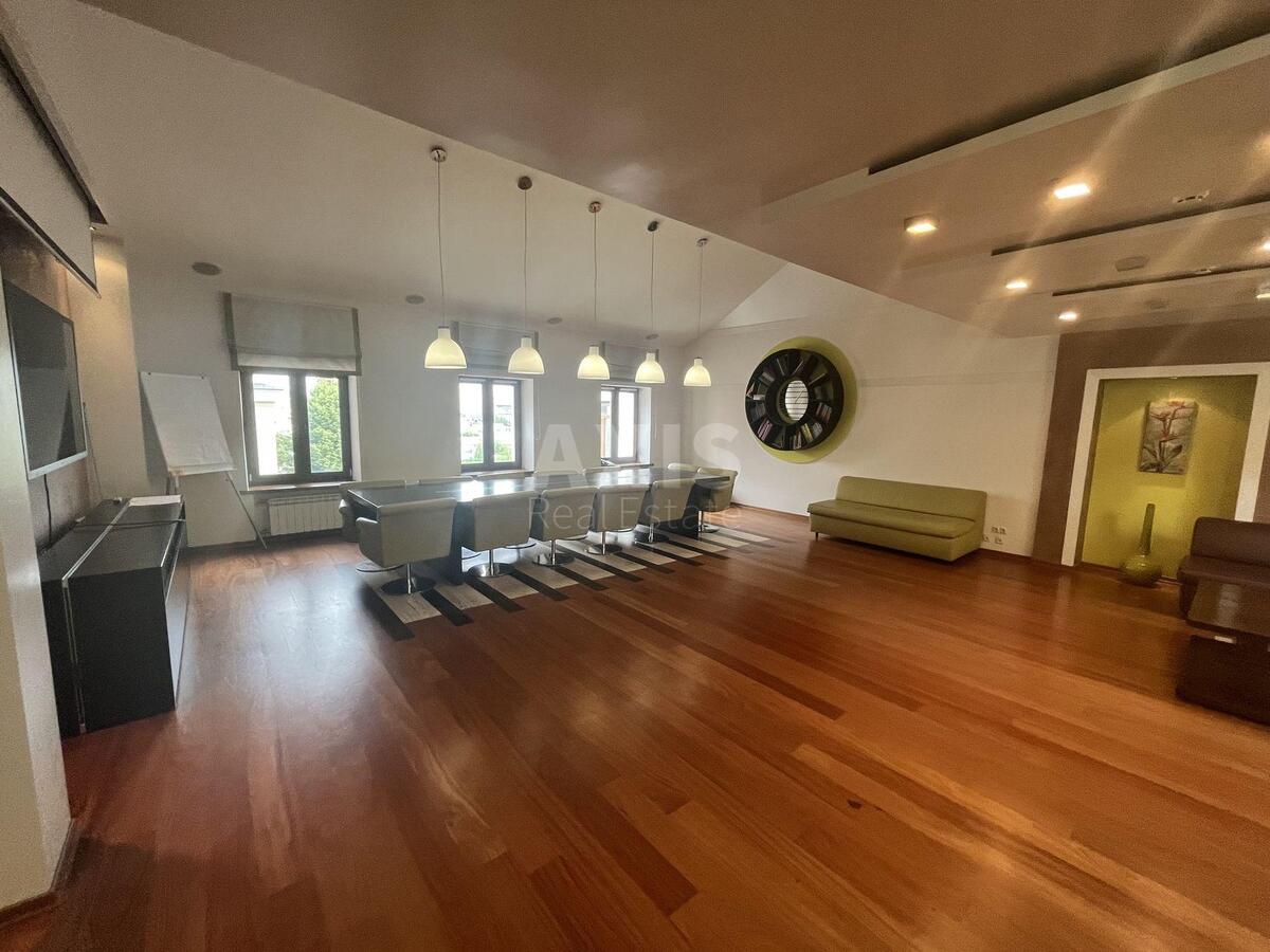 Office vul. Igorivs'ka 1/8, 3200m29