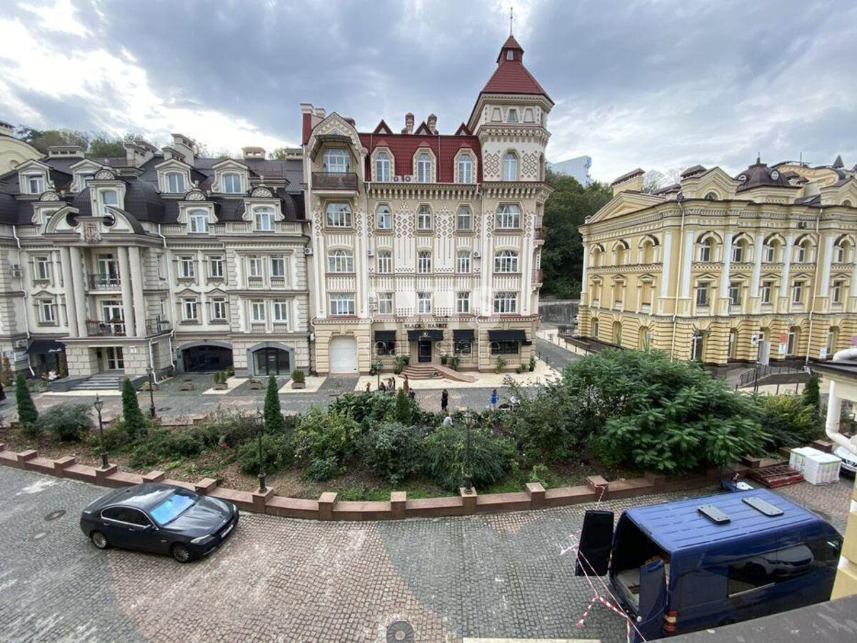 3k apartment vul. Vozdvyzhens'ka 186