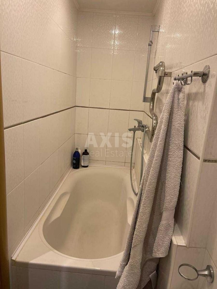 2k apartment vul. Volodymyrs'ka 76