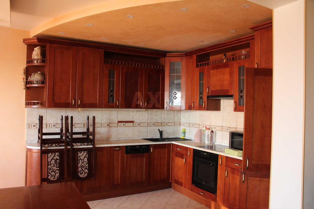 4к квартира ул. Ахматовой Анны 130