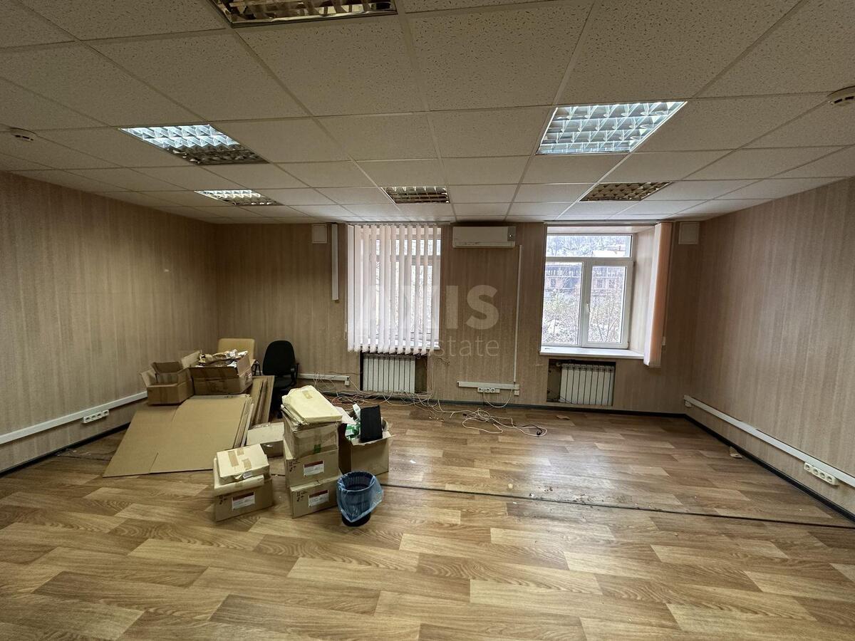 Office vul. Pochajnyns'ka 23, 74m2