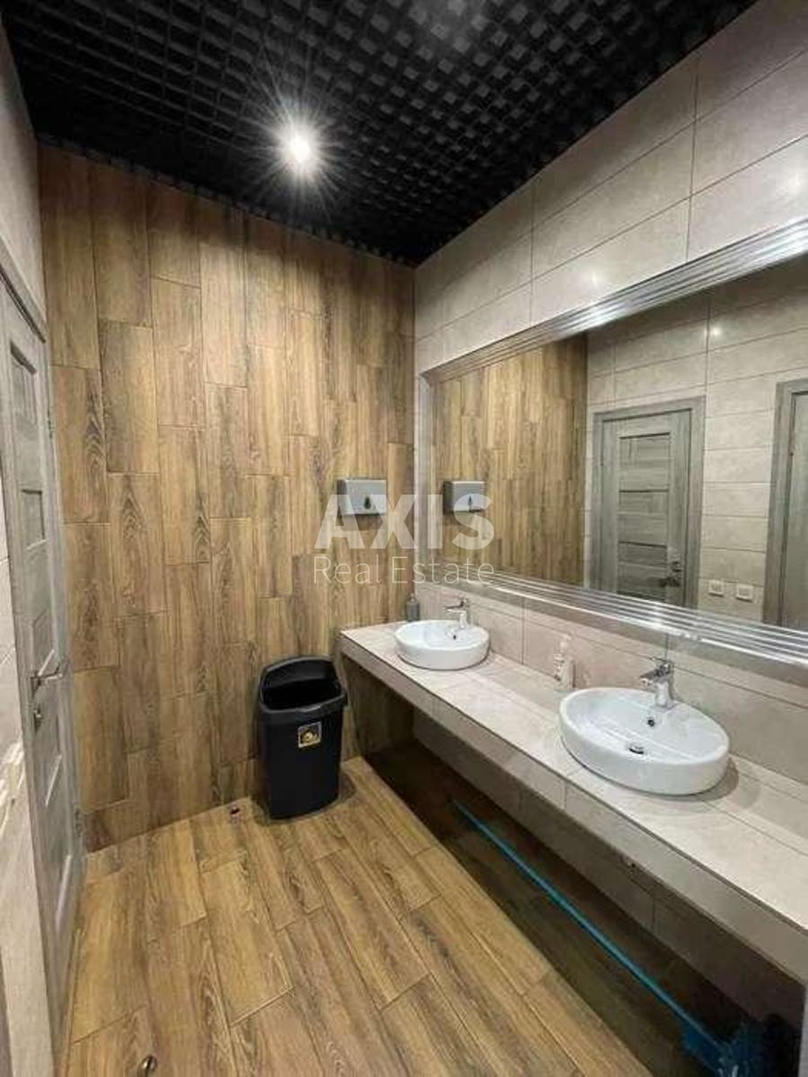 Office vul. Jevgena Konoval'cja 36Е, 120m2301484