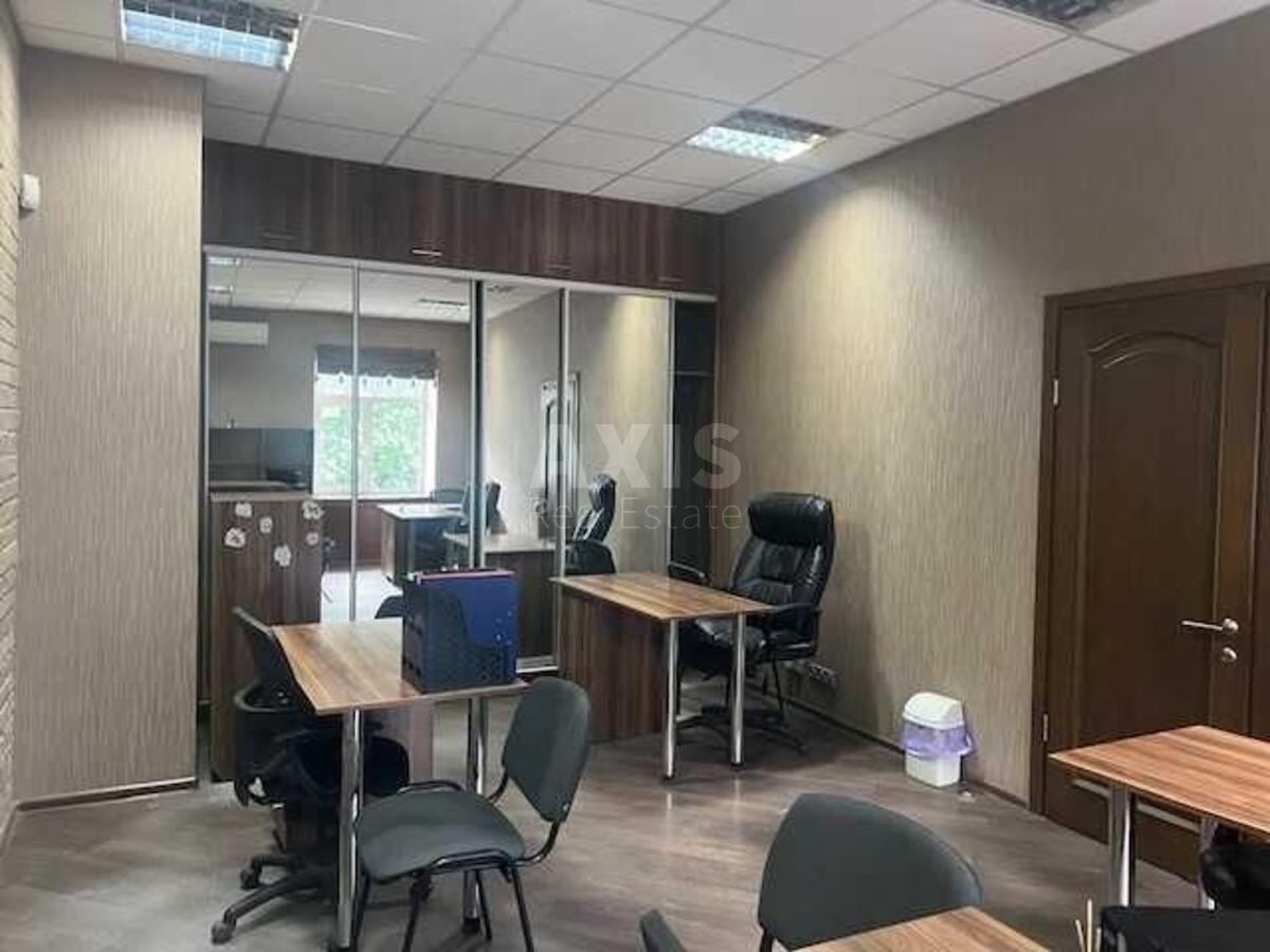 Office vul. Antonovycha 13, 85m22